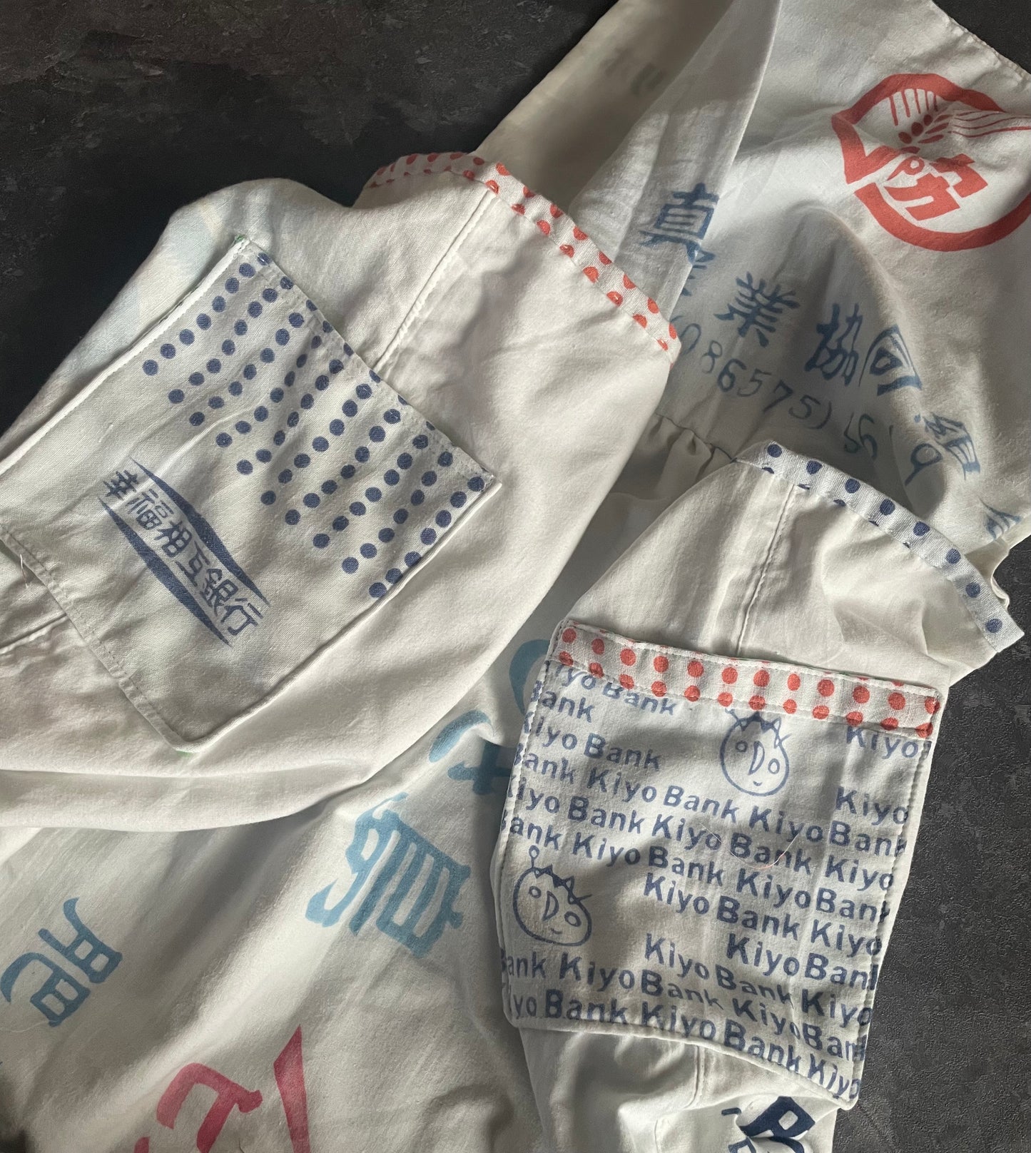 Cotton apron dress remade from Japanese hand towel 白い手ぬぐいをリメイクしたエプロンワンピース