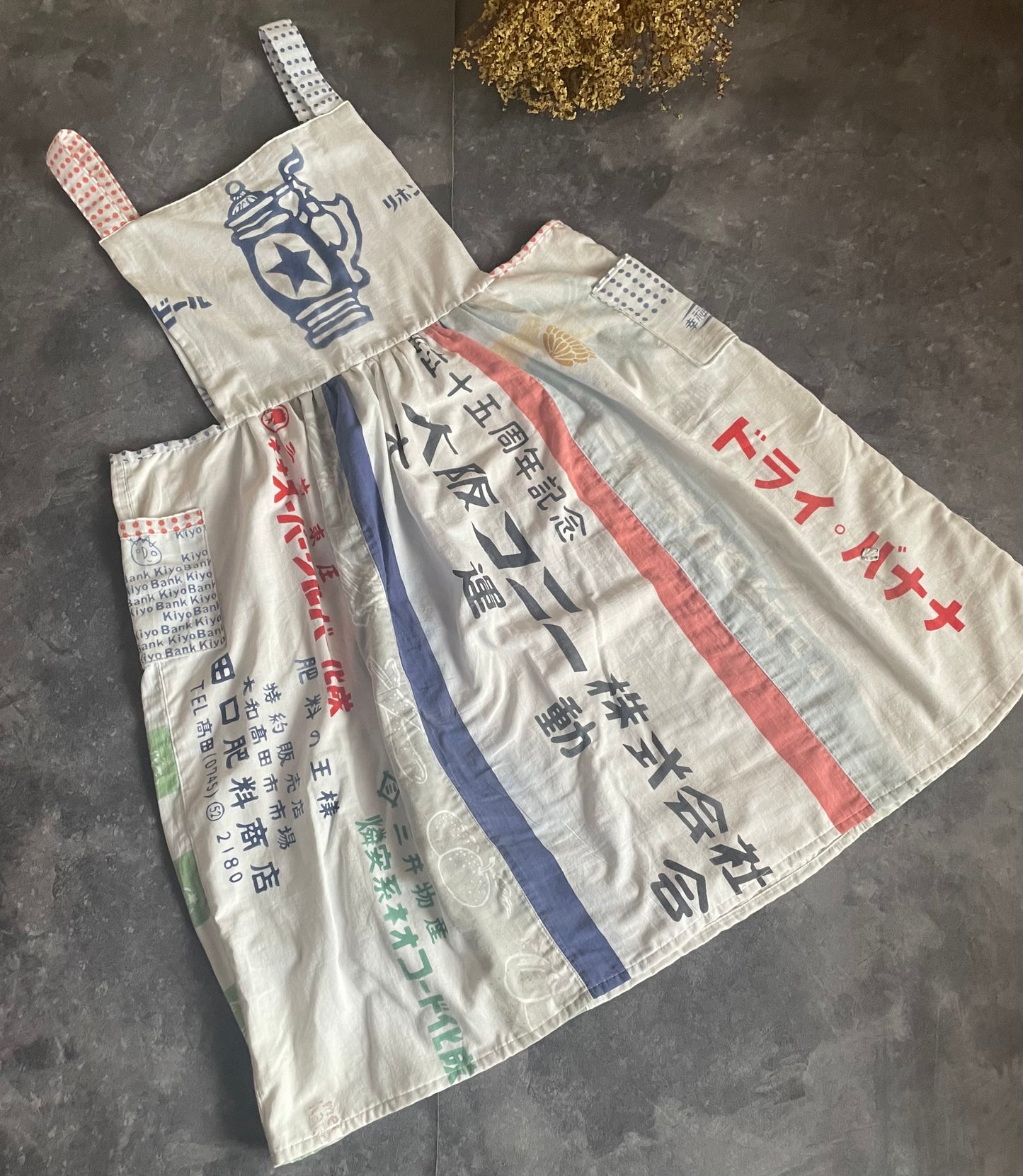 Cotton apron dress remade from Japanese hand towel 白い手ぬぐいをリメイクしたエプロンワンピース