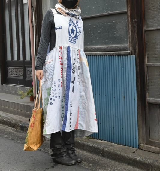 Cotton apron dress remade from Japanese hand towel 白い手ぬぐいをリメイクしたエプロンワンピース