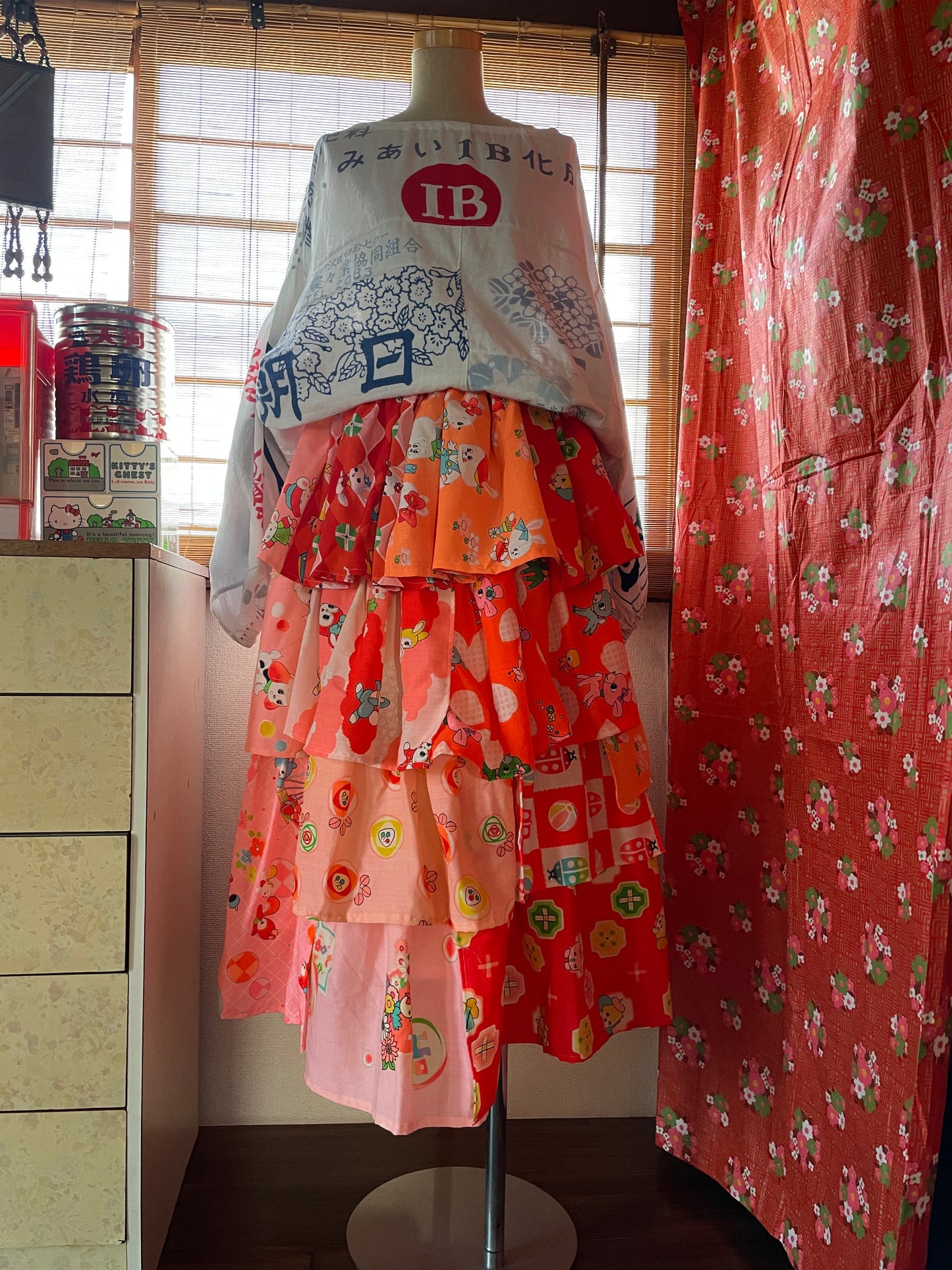 Voluminous tiered skirt remade from a retro animal kimono