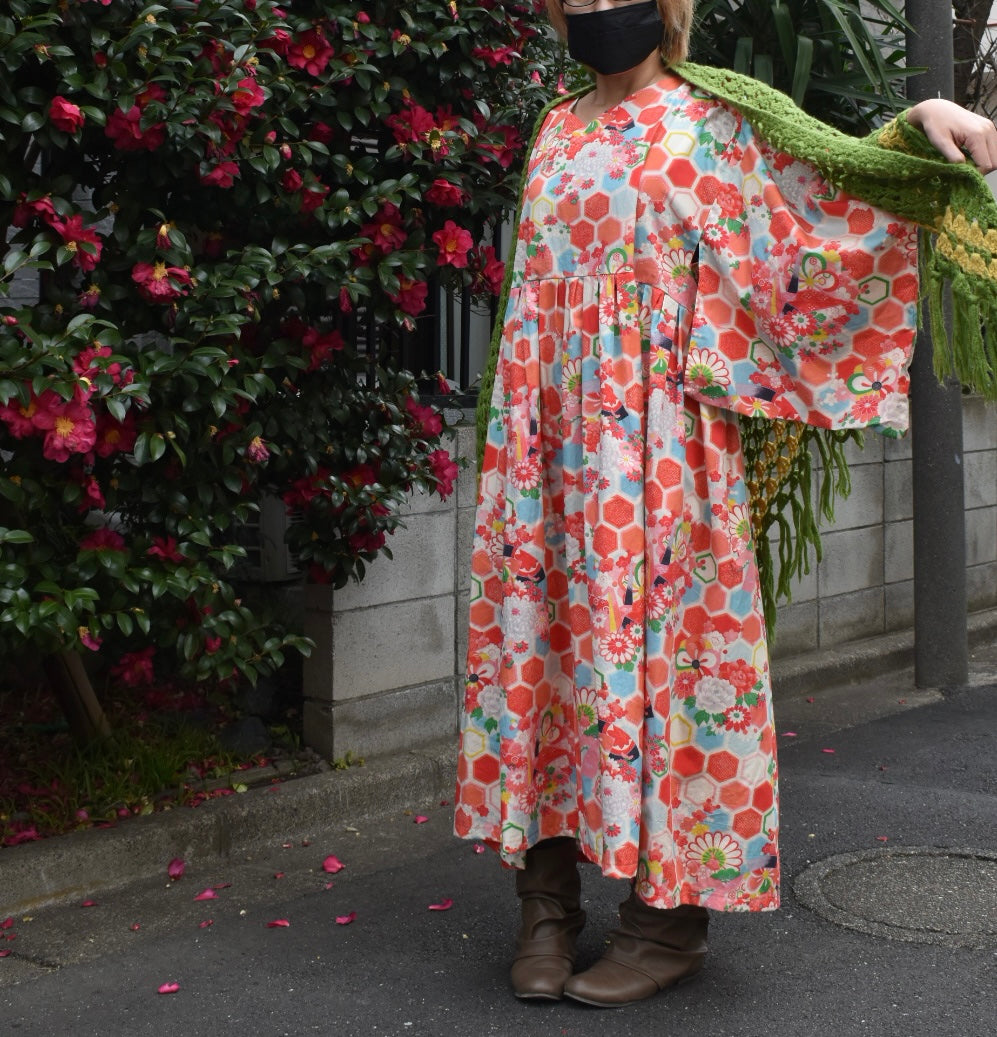華やかな和柄生地の着物スリーブワンピース